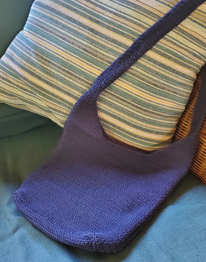 👗4/$15  Vintage Blue Crocheted Shoulder bag